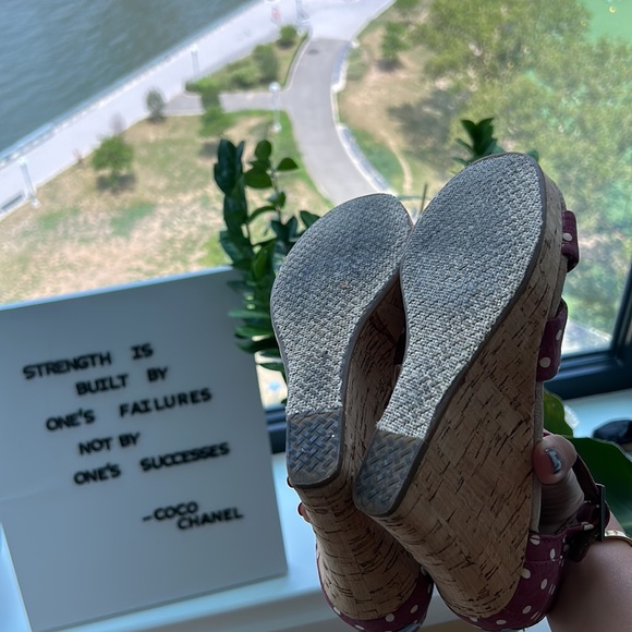 Red Polka Dot Toms Wedges - Picture 4 of 5